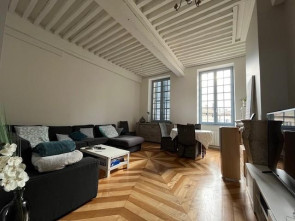 Appartement en location &agrave; Neuville les dames / 4 pi&egrave;ces 108 m&sup2;