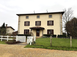 Maison en location à St jean sur veyle / 5 pièces 230 m²