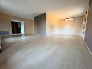 Maison en location &agrave; L'abergement clemenciat / 4 pi&egrave;ces 113 m&sup2;
