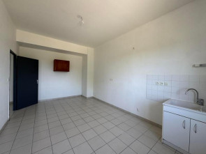 Appartement en location &agrave; Neuville les dames / 4 pi&egrave;ces 125 m&sup2;